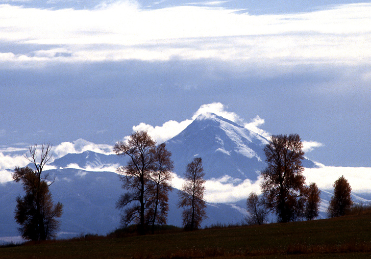 Photo of the Emigrant Peak, seen from Paradise Valley, Montana